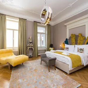 Hotel apartamentowy Grand By Tkc